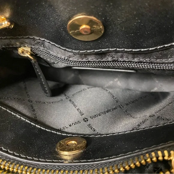 ✨HOST PICK✨Michael Kors Teagan Small Pebbled Leather Messenger Bag - Picture 10 of 14